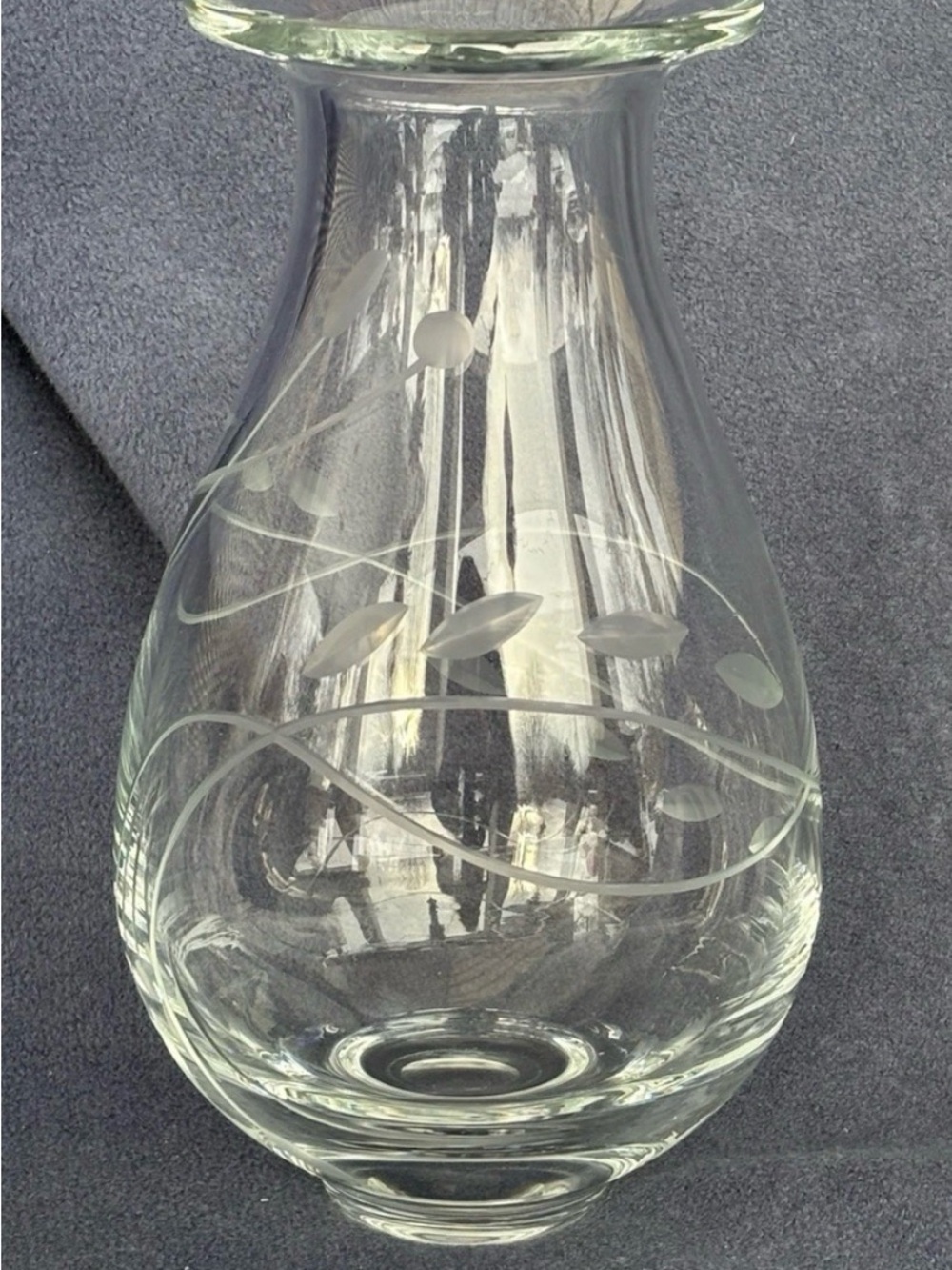 KROSNO POLAND glass vase with etched petals 6  7/8 inches tall
